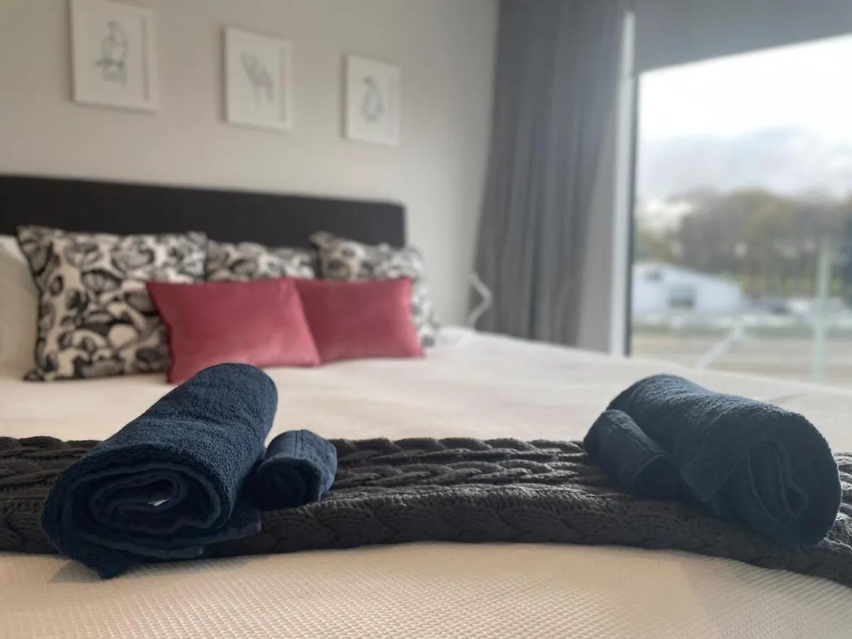 Cbd New 2 Bed 2 Baths By Hagley Park With Parking Βίλα Κράισττσερτς Νέα Ζηλανδία