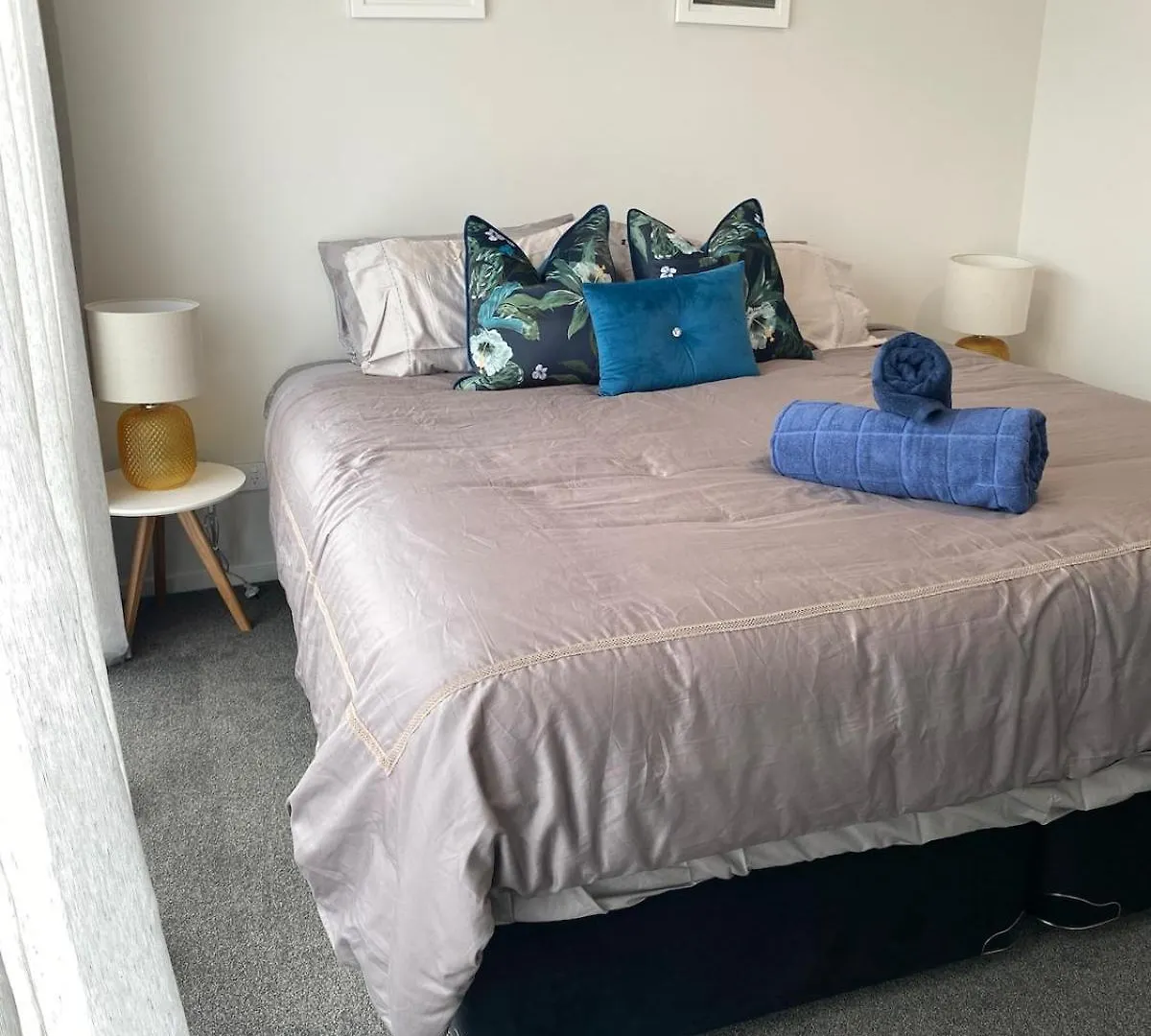 Cbd New 2 Bed 2 Baths By Hagley Park With Parking Βίλα Κράισττσερτς 0*,